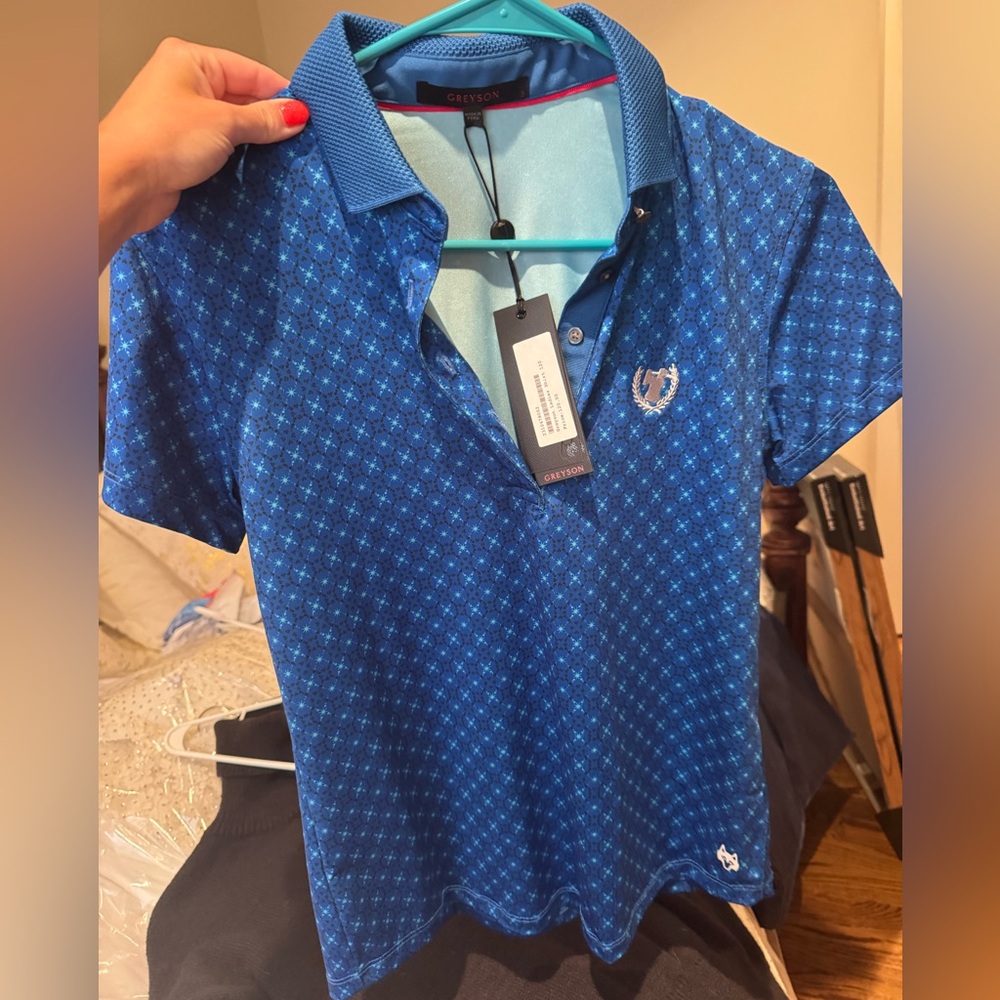 Women’s size small golf shirt